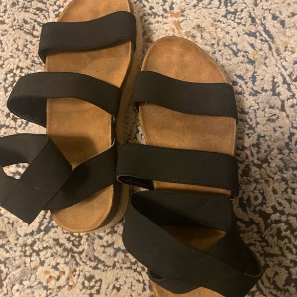 Platform Sandals With Black Straps - Picture 2 of 6